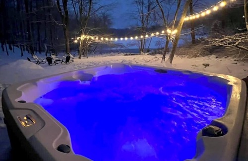 East Stroudsburg Villa | Waterfront Mansion W hot-tub & Pool by RedAwning