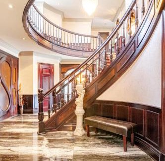 Beloeil Villa | Waterfront Mansion with River & Mountain View, 40 Minutes from Montreal