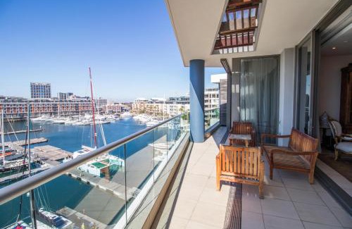 Victoria and Alfred Waterfront Apartment | Waterfront Marina 2 Bedroom Yacht View