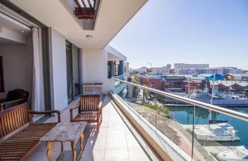 Victoria and Alfred Waterfront Apartment | Waterfront Marina 2 Bedroom Yacht View