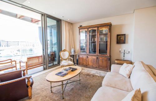 Victoria and Alfred Waterfront Apartment | Waterfront Marina 2 Bedroom Yacht View