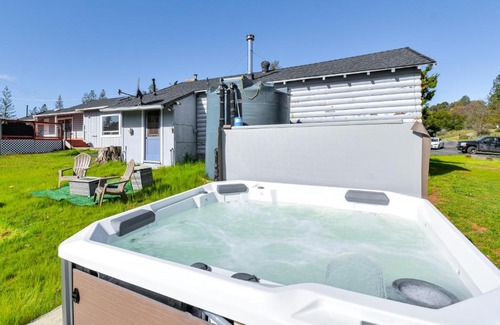 Mariposa House | Waterfront Mariposa Hideaway Hot Tub and Mtn Views!