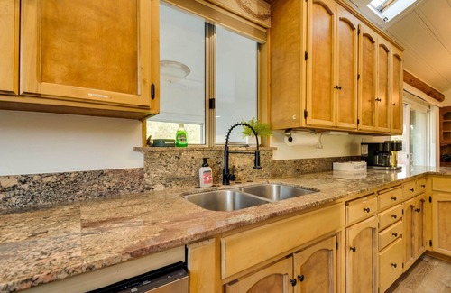 Mariposa Cabin | Waterfront Mariposa Vacation Rental w/Hot Tub