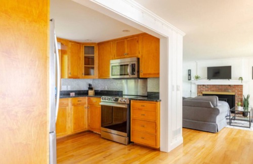 Mashpee House | Waterfront Mashpee 5Bed/3Bath house with AC and WiFi w/Private Beach