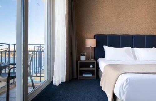 Gzira Hotel | Waterfront