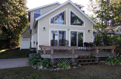 Indian River House | Waterfront Mullet Lake Cottage
