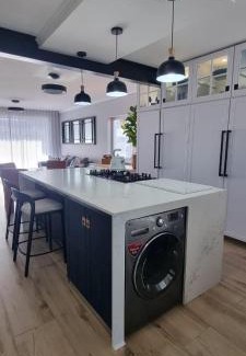 Waterfront Apartment | WATERFRONT NEW LISTNG - 8 SOUTH QUAY -