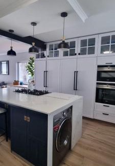 Waterfront Apartment | WATERFRONT NEW LISTNG - 8 SOUTH QUAY -