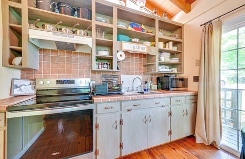 Cub Run House | Waterfront Nolin Lake Gem: Guest House & Balcony