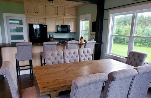 Oyster Bed House | Waterfront, North Shore, close to beaches & city, sleeps 10