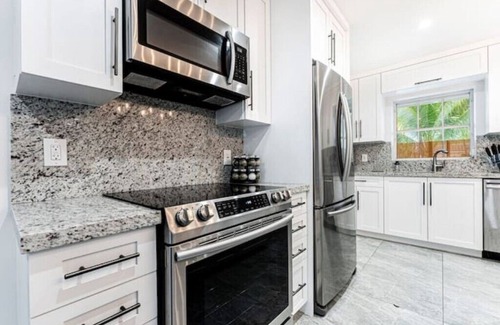 Lauderdale Harbours House | Waterfront Oasis Near Las Olas