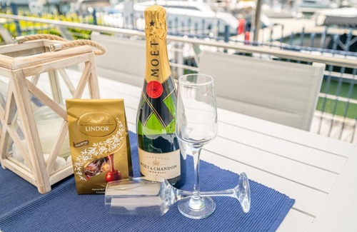 Gold Coast House | Waterfront oasis marina style