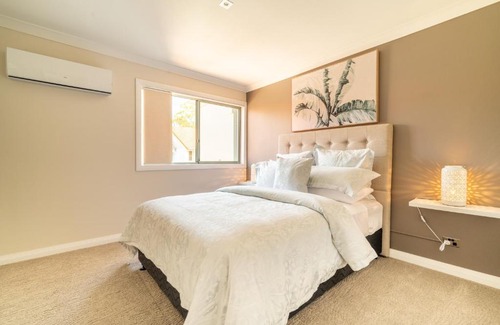 Gold Coast House | Waterfront oasis marina style