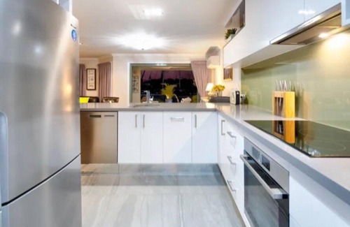 Gold Coast House | Waterfront oasis marina style