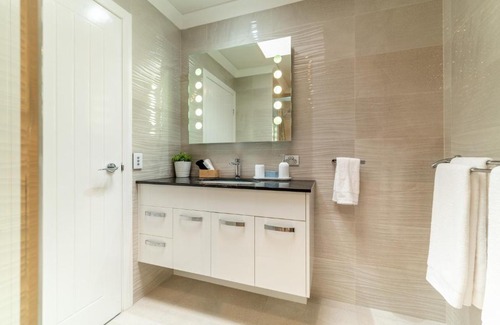 Gold Coast House | Waterfront oasis marina style