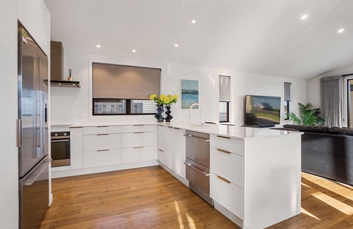 Omokoroa House | Waterfront Oasis - Omokoroa Holiday Home