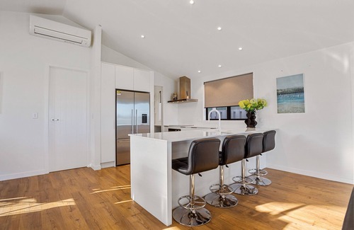 Omokoroa House | Waterfront Oasis - Omokoroa Holiday Home