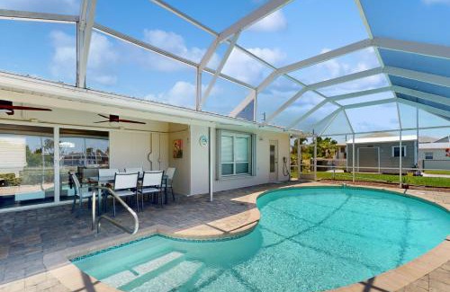 Charlotte Park House | Waterfront Oasis
