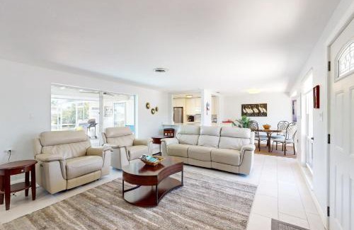 Charlotte Park House | Waterfront Oasis