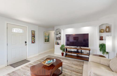 Charlotte Park House | Waterfront Oasis