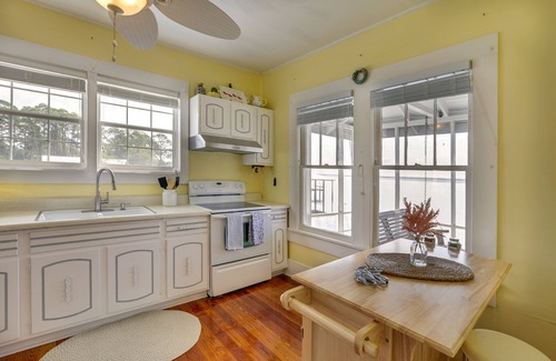 Ochlockonee Bay Cottage | Waterfront Ochlockonee Bay Cottage w/Views!