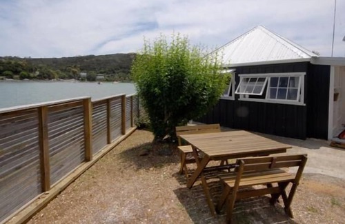 Mangonui House | Waterfront Old World Class