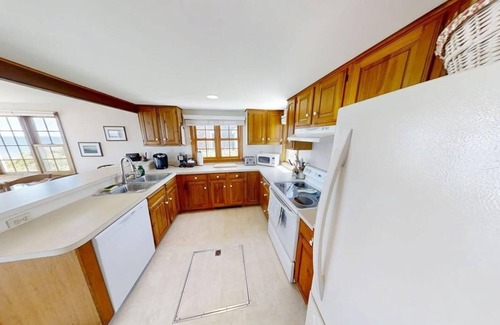 Dennis House | Waterfront on Cape Cod Bay