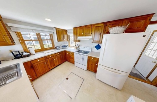 Dennis House | Waterfront on Cape Cod Bay