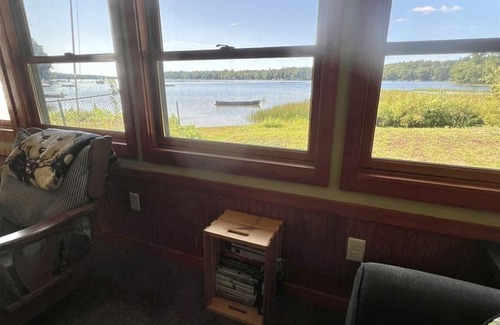 Windham Cottage | WATERFRONT ON HIGHLAND LAKE. LESS THAN 30 MINUTES TO PORTLAND