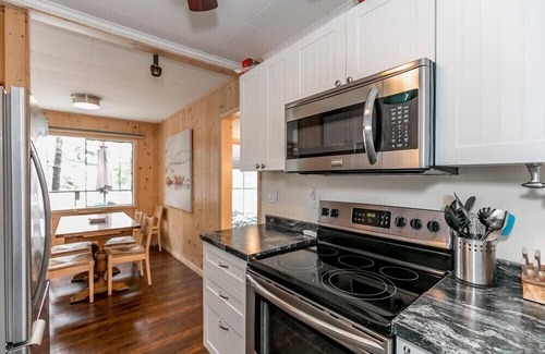 Muskoka Lakes Cottage | Waterfront on Lake Muskoka!
