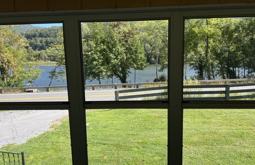 Bellepoint Cabin | Waterfront on the New RIver