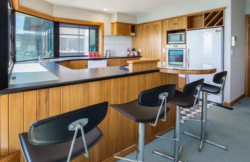 New Plymouth House | Waterfront On Woolcombe - 4BR holiday apartment