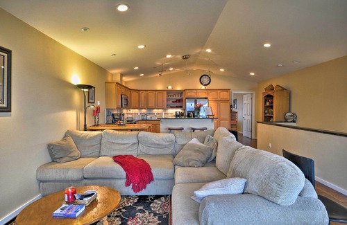 Newport House | Waterfront Oregon Abode w/Balcony & Ocean Views!