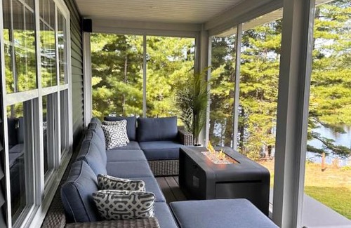 Rexton House | Waterfront Organized Well Stocked
