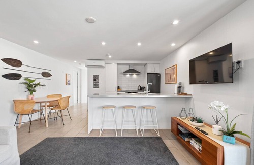 Paihia Apartment | Waterfront Paihia Apartment with Pool.