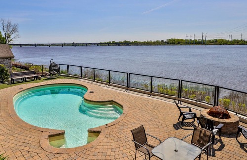 Lachenaie Apartment | Waterfront Paradise Apartment