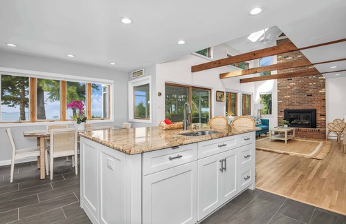 Royal Oak House | Waterfront Paradise | Pool, Views & Serenity
