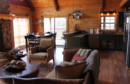 Sylvan Shores Cabin | Waterfront Paradise, Log Cabin on Beaver Lake minutes from Eureka Springs!