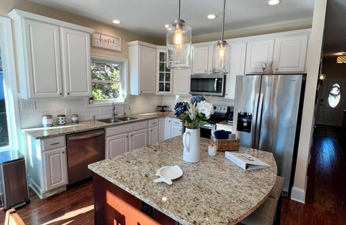 Henrico House | WATERFRONT/PEA HILL CREEK, BOATHOUSE, LINENS, RECENT REMODEL, OUTDOOR FIREPLACE