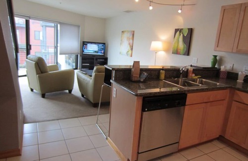 Old Town Chinatown Condo | Waterfront Pearl Home Away from Home