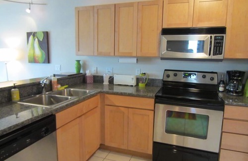 Old Town Chinatown Condo | Waterfront Pearl Home Away from Home