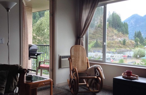 Sicamous Condo | Waterfront Penthouse + private dock, pool & hot tub DistrictLic.8302011-BL00200
