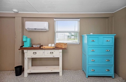 Palacios House | WATERFRONT, pet-friendly retreat with lighted 300’ fishing pier & boat launch!