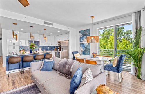 Central Sarasota Condo | Waterfront, Pet-Friendly Condo with Pool, Spa, and Fitness Center near Downtown Sarasota