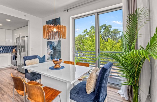 Central Sarasota Condo | Waterfront, Pet-Friendly Condo with Pool, Spa, and Fitness Center near Downtown Sarasota