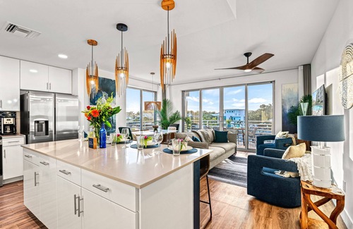 Central Sarasota Condo | Waterfront, Pet-Friendly Condo with Pool, Spa, and Fitness Center near Downtown Sarasota