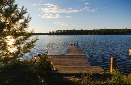 Tudor and Cashel Villa | Waterfront-Pet Friendly-HotTub-Firepit-BBQ