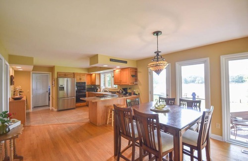 Olivia House | WATERFRONT & PET FRIENDLY! Beautiful Lakefront Home Near Golf and Fort Bragg
