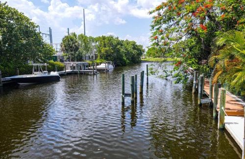 Caloosahatchee Villa | Waterfront Pool Villa with Sailboat access