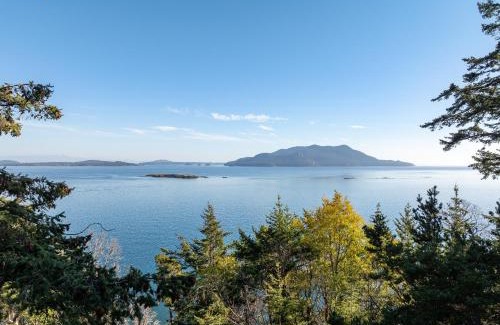 Olga House | Waterfront Privacy, Pet-friendly, Close To Trails